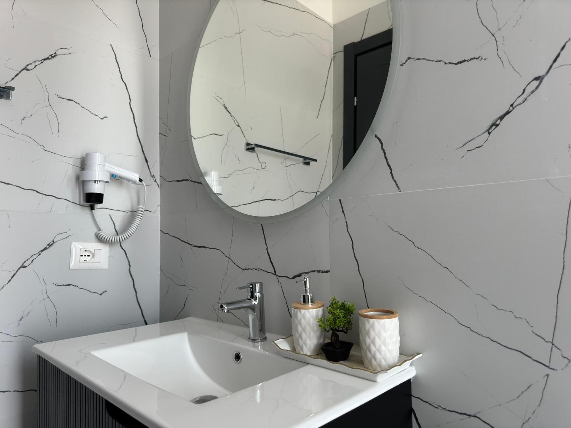 Twins Hotel Vlorë 외부 사진