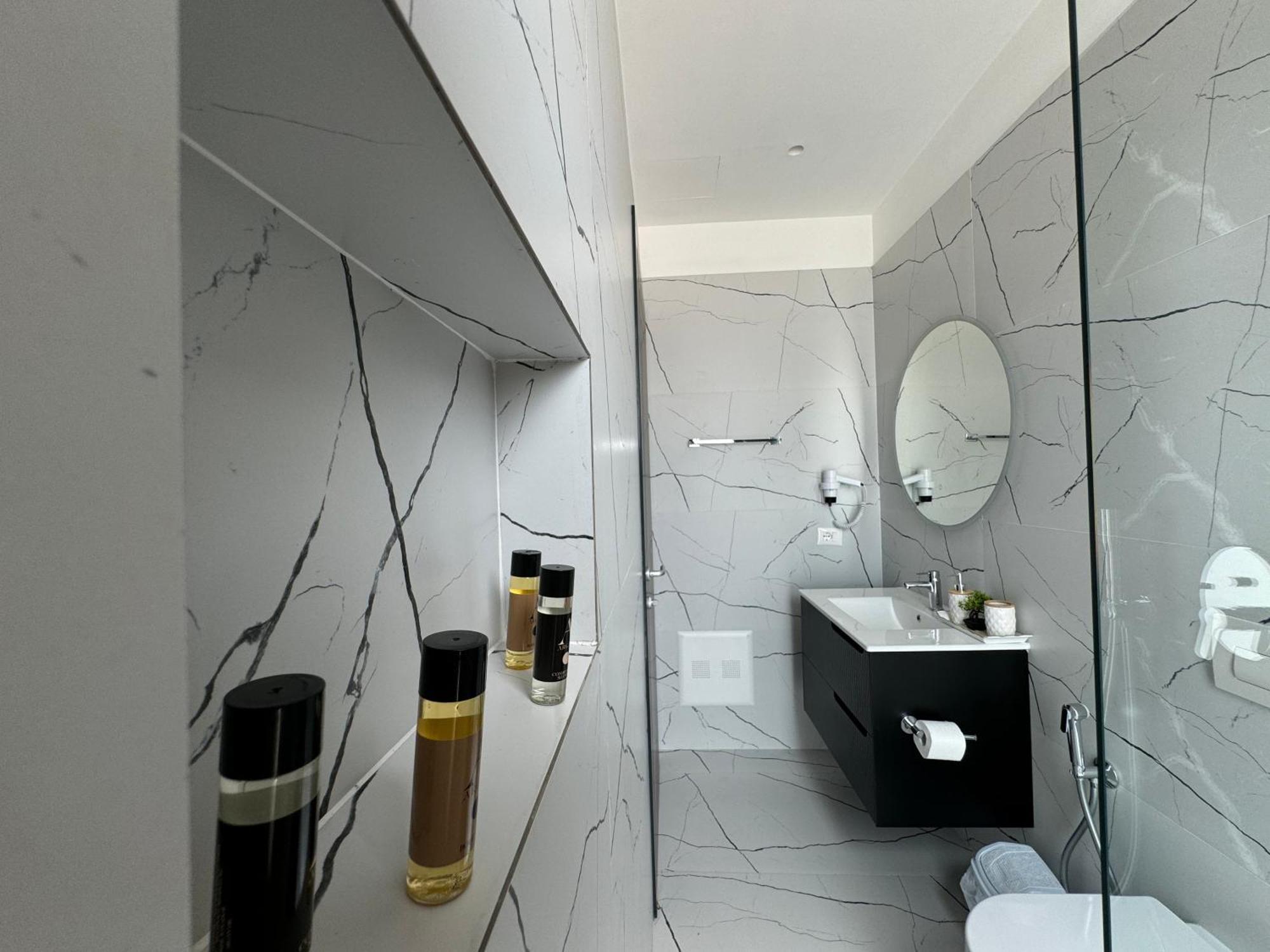 Twins Hotel Vlorë 외부 사진