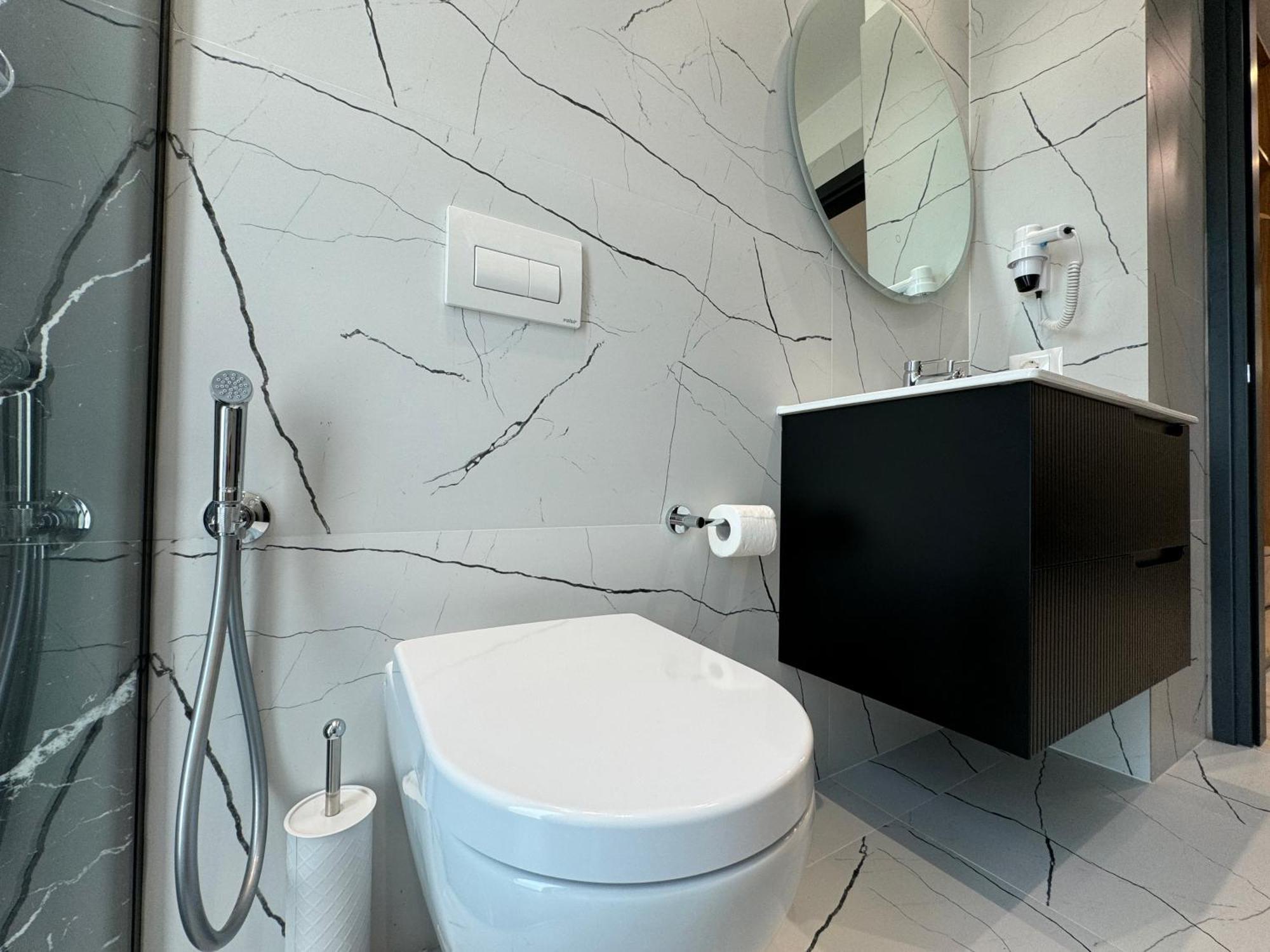 Twins Hotel Vlorë 외부 사진