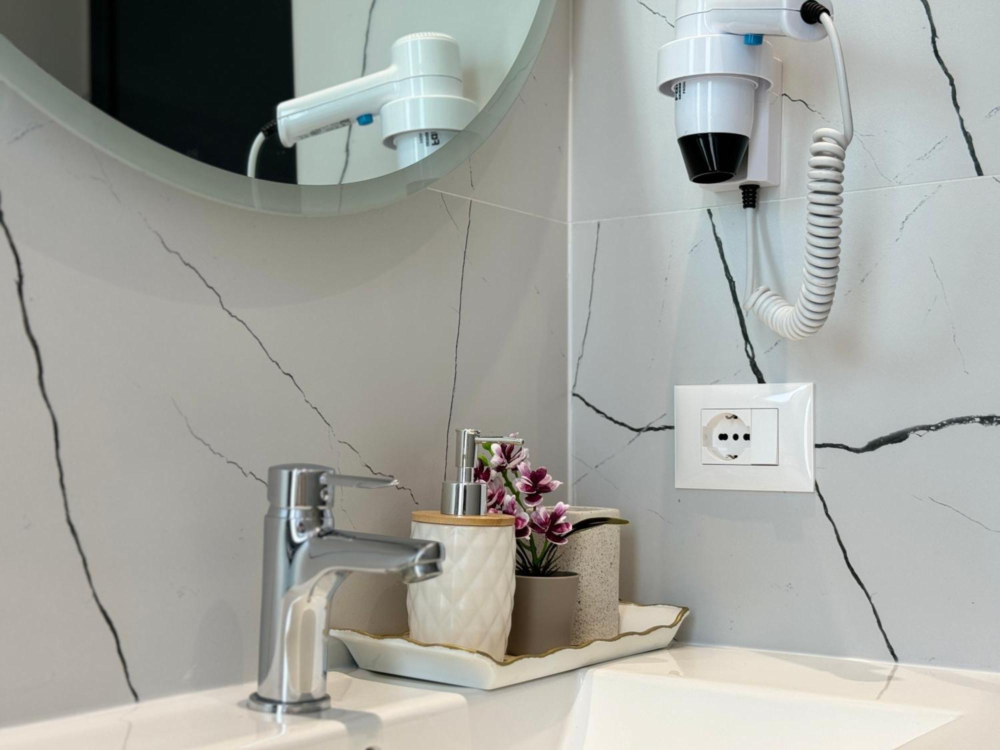 Twins Hotel Vlorë 외부 사진