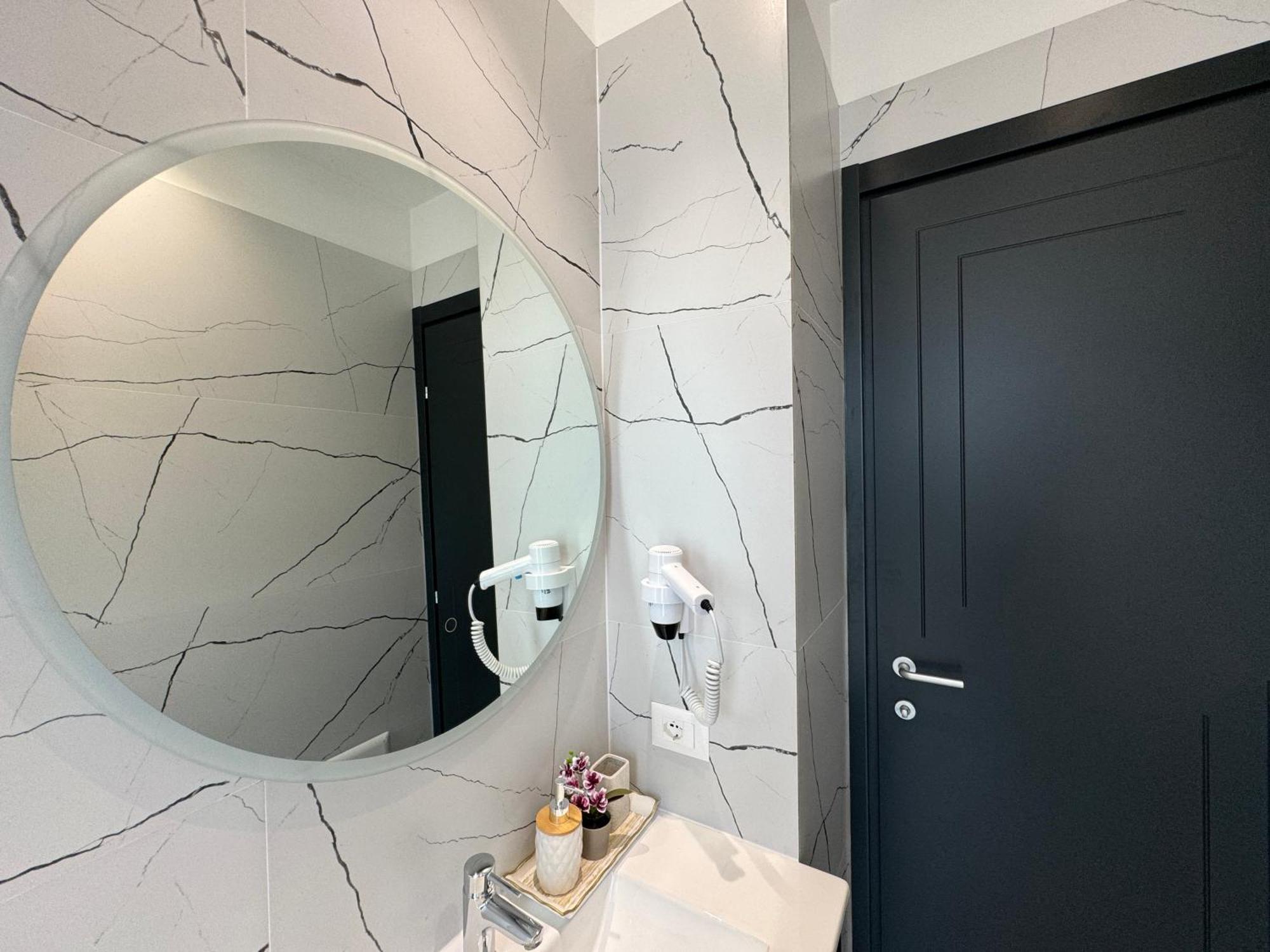 Twins Hotel Vlorë 외부 사진