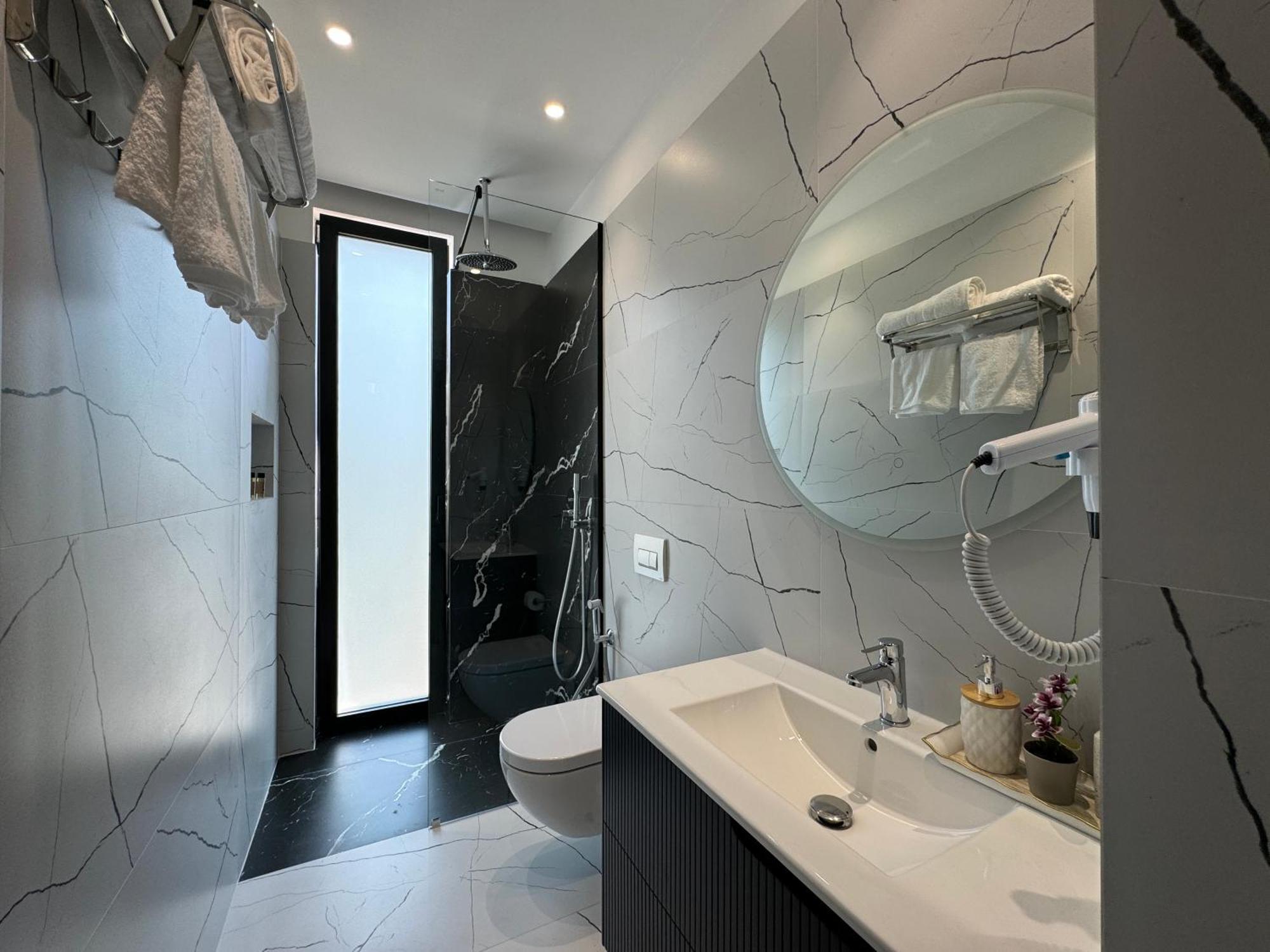 Twins Hotel Vlorë 외부 사진