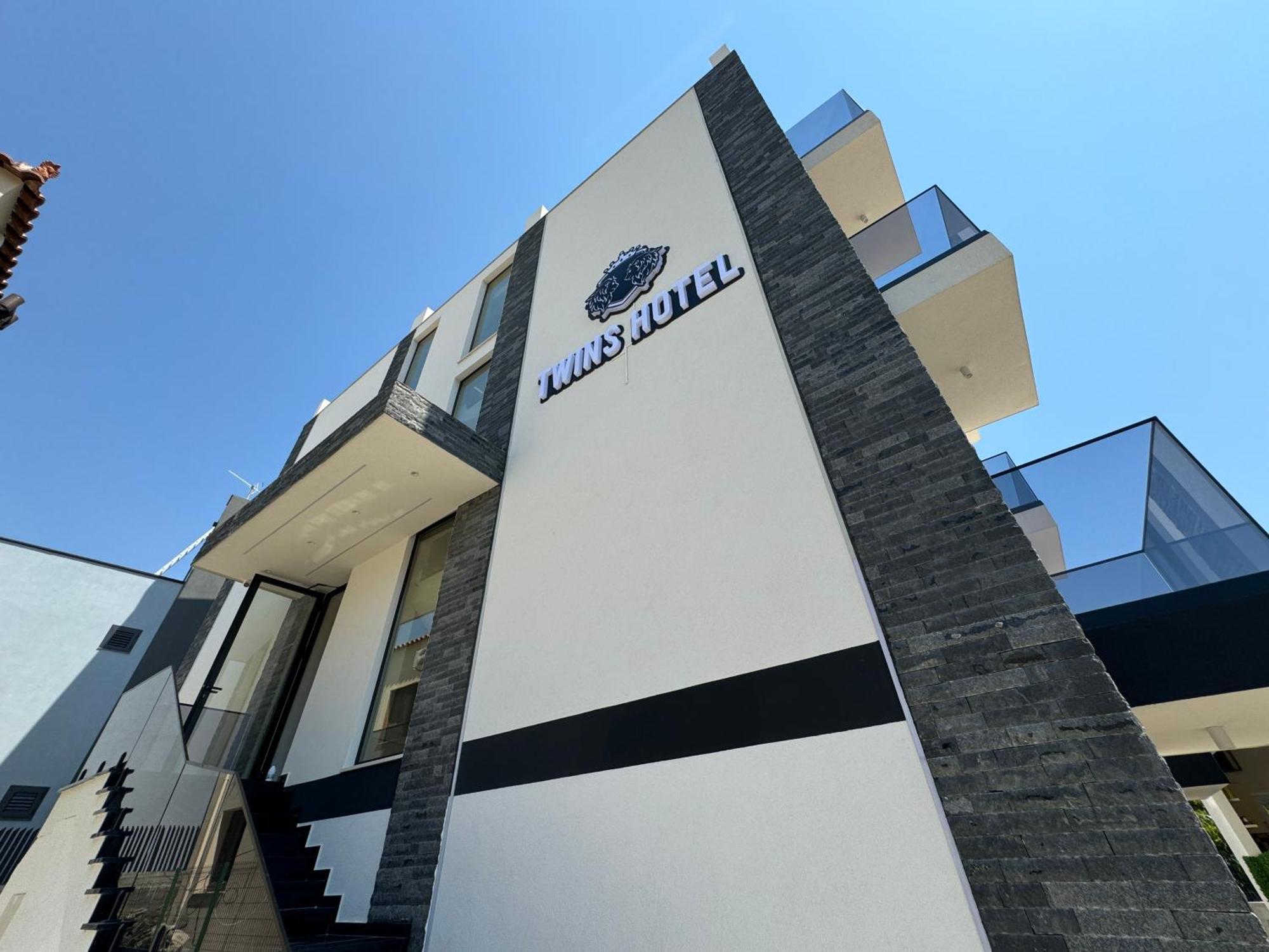 Twins Hotel Vlorë 외부 사진