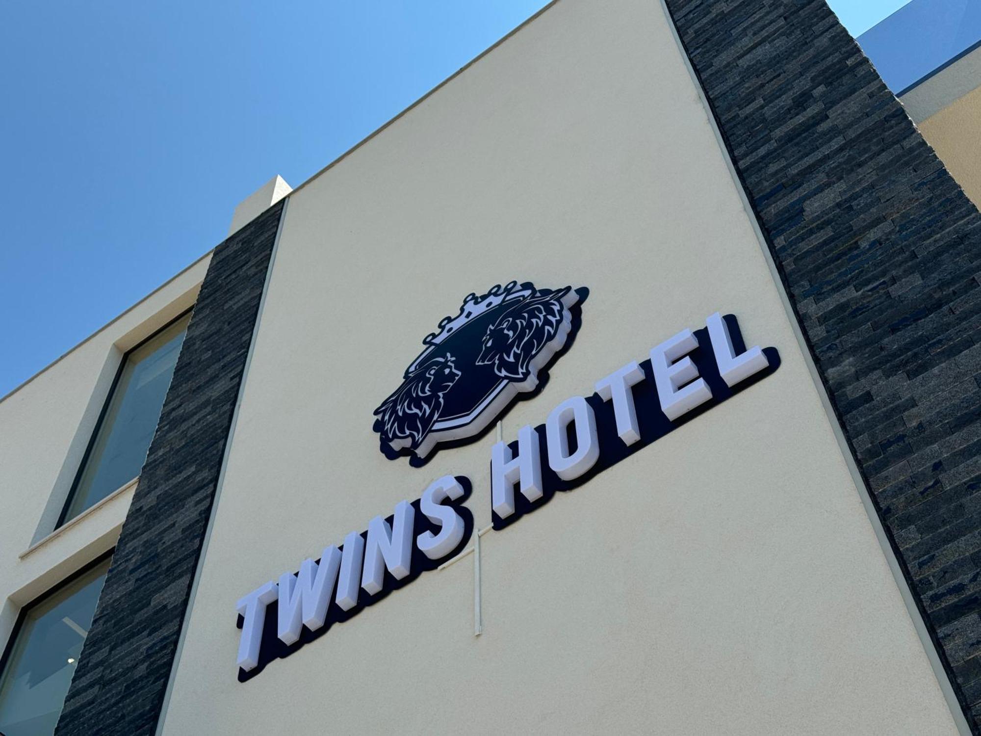 Twins Hotel Vlorë 외부 사진