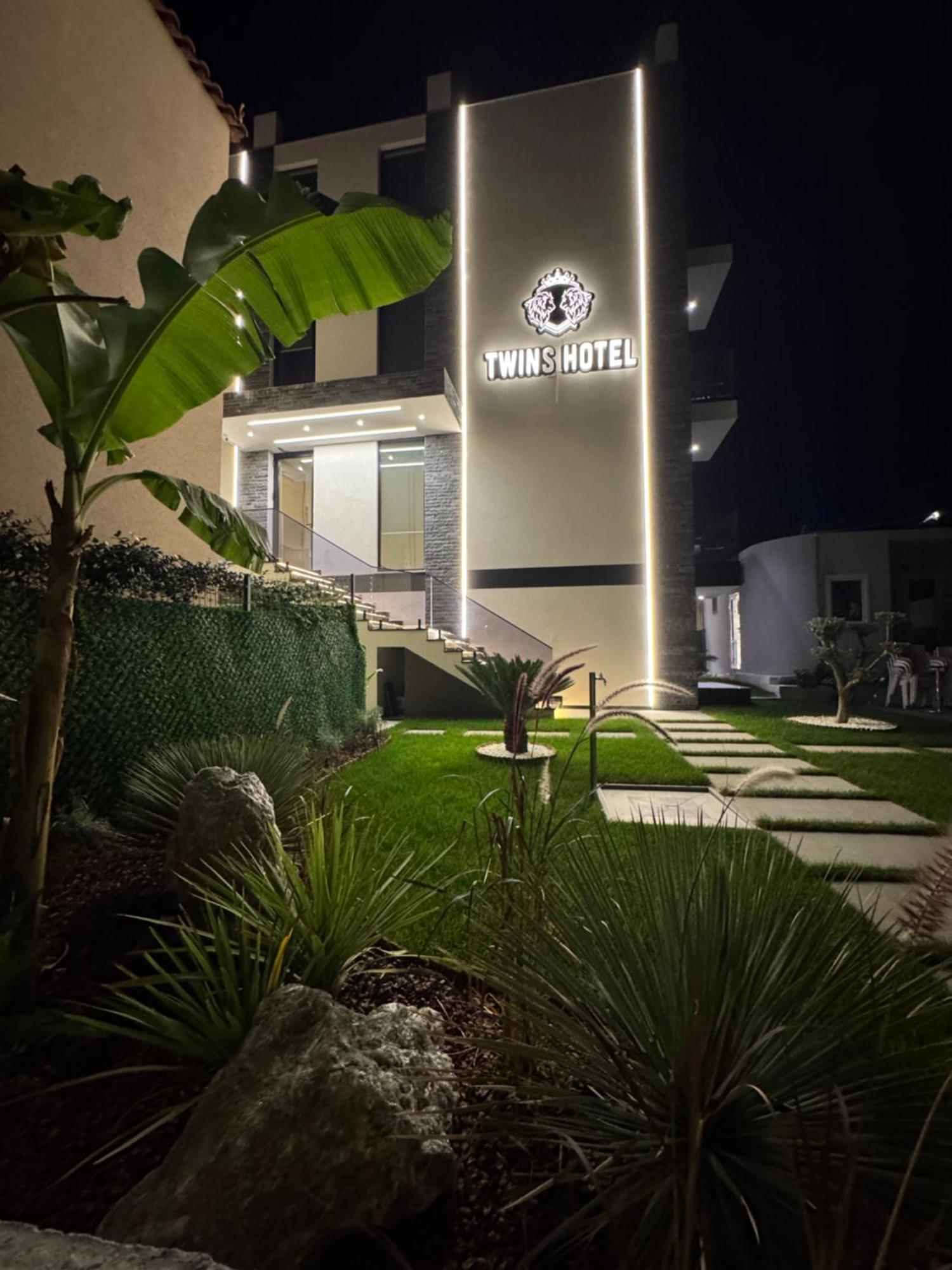 Twins Hotel Vlorë 외부 사진